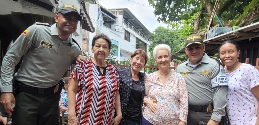 Celebración del Día de la Madre con la Policía Nacional